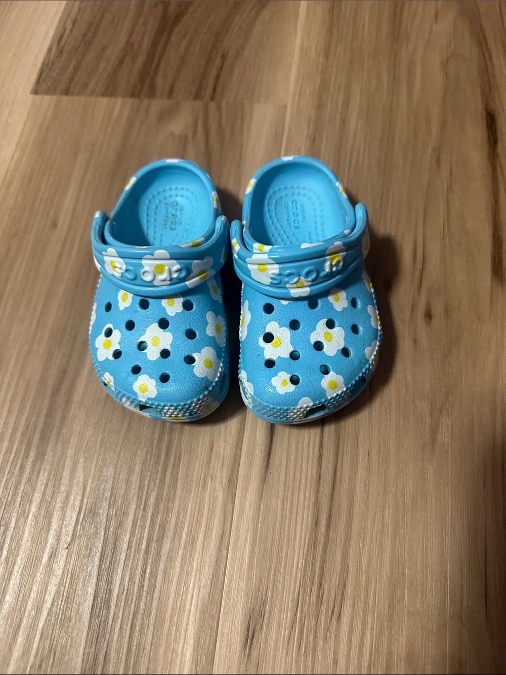 CROCS Kids Floral Clog in Bright Blue with White & Yellow Flowers